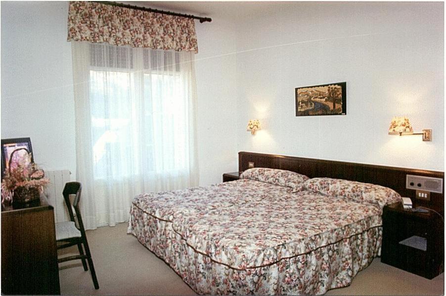 Hosteria Catalana Bossost Bagian luar foto