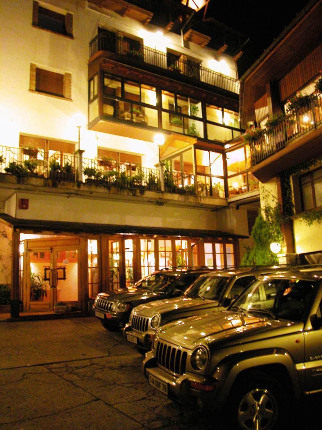 Hosteria Catalana Bossost Bagian luar foto