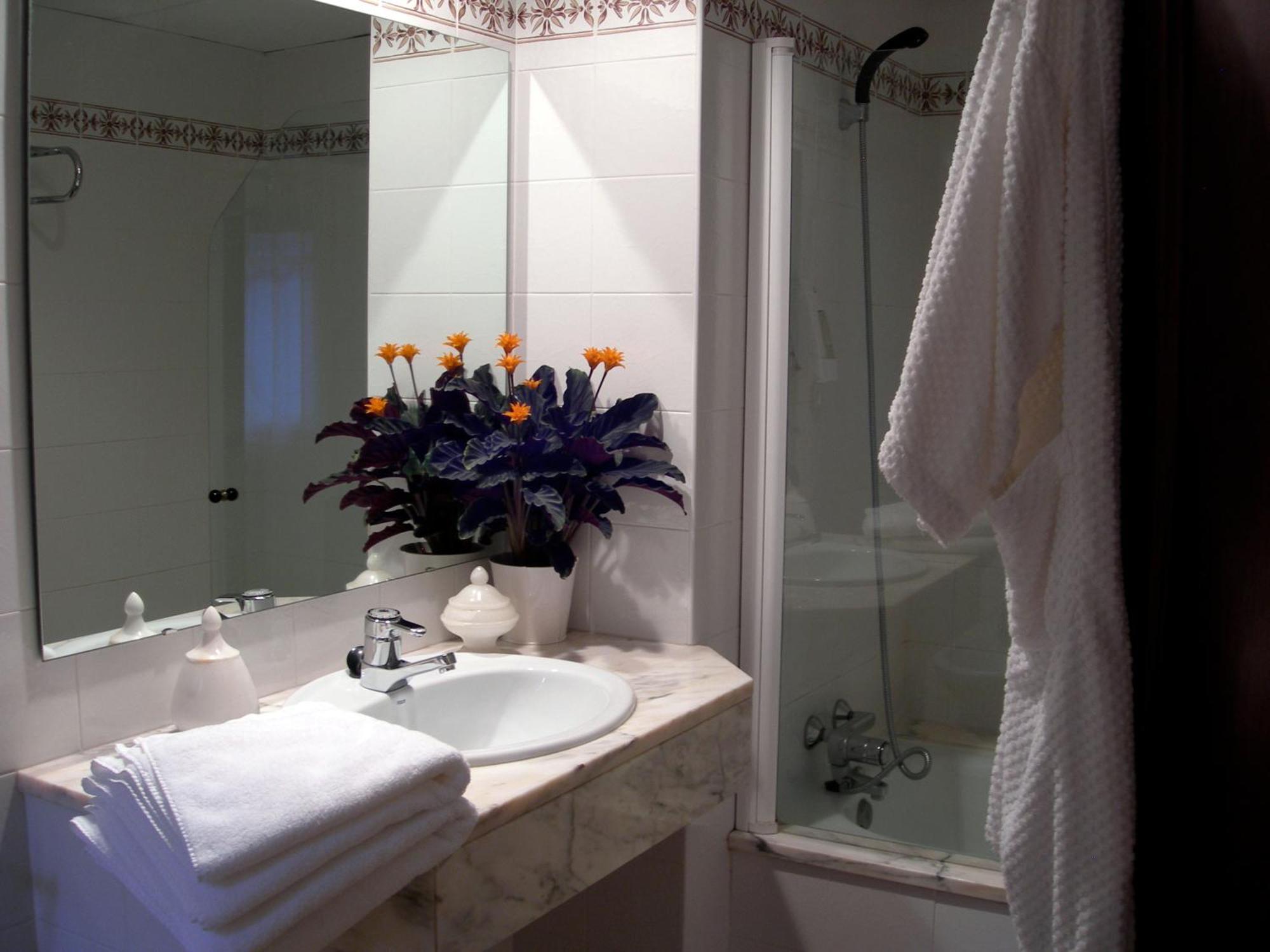 Hosteria Catalana Bossost Bagian luar foto