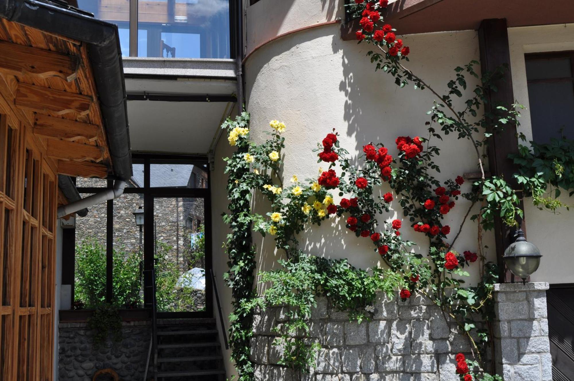 Hosteria Catalana Bossost Bagian luar foto