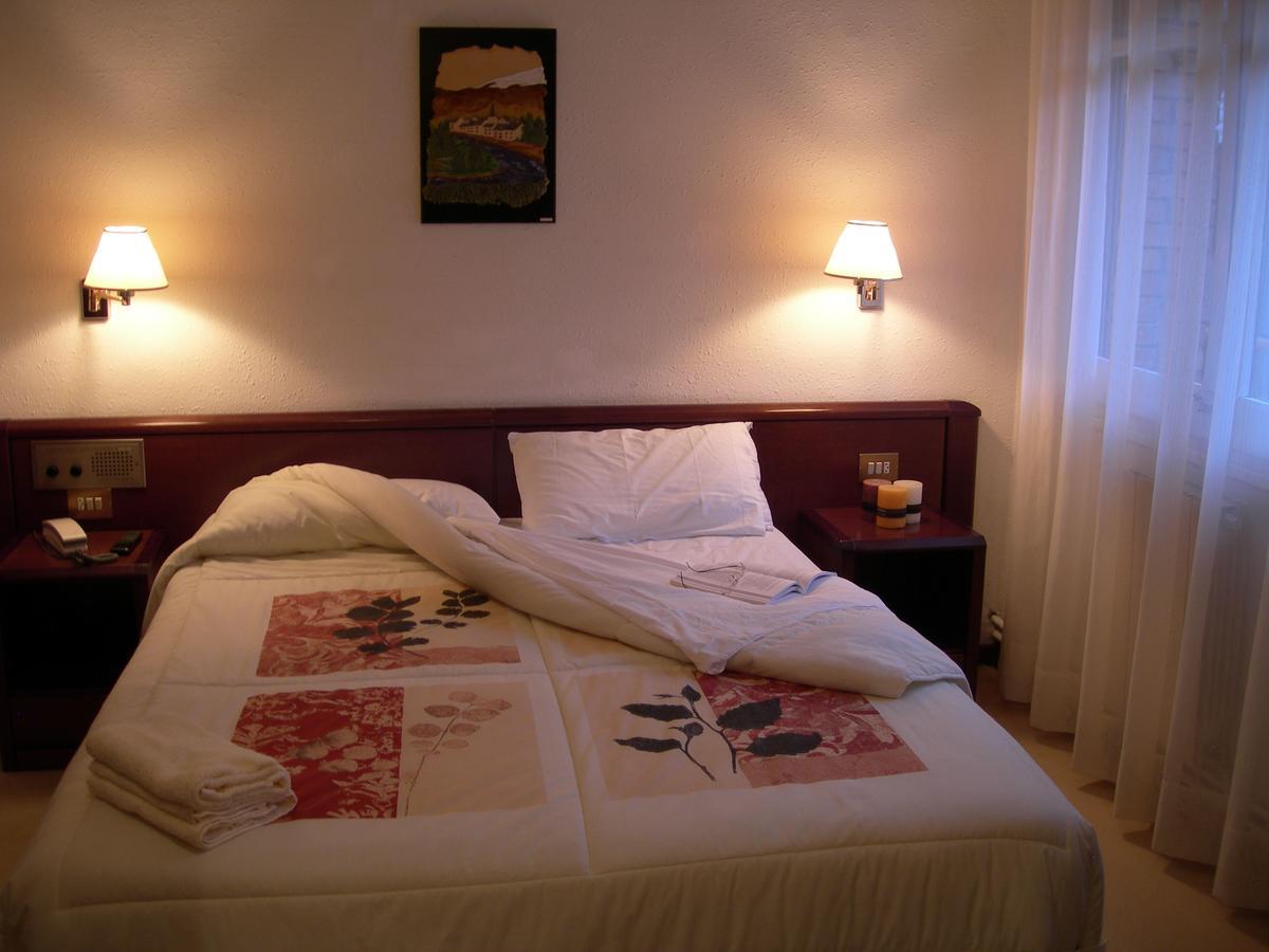 Hosteria Catalana Bossost Bagian luar foto